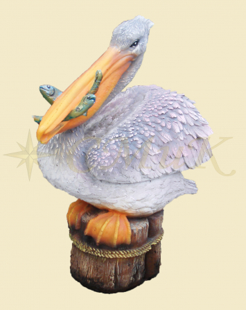 Фигурка пеликан с рыбой-сидя